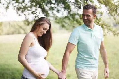 三个简单动作就能助顺产，学会这些运动开指不再难